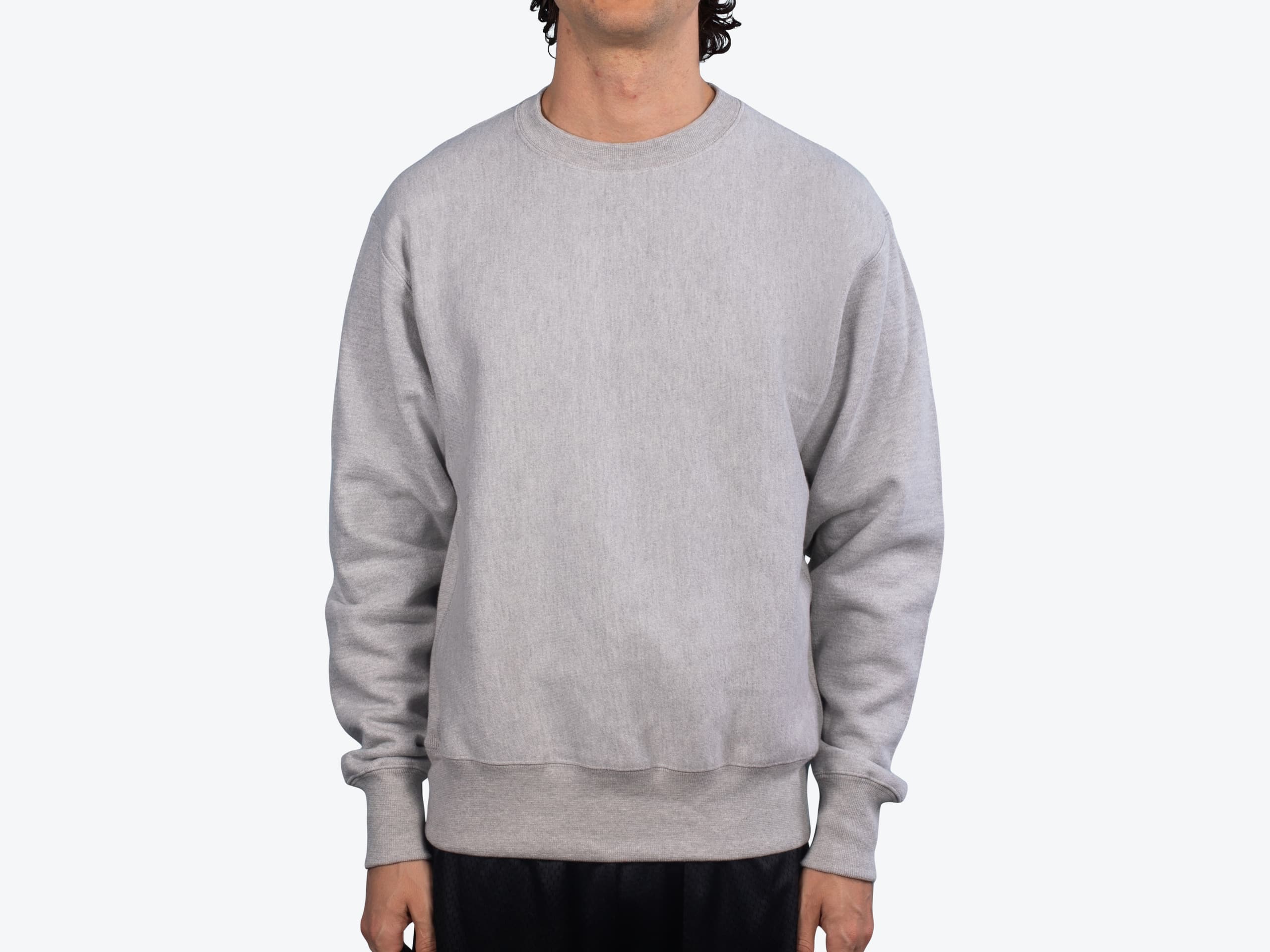 Champion S149 Reverse Weave® Crewneck Sweatshirt in Oxford Grey Heather (model:male, size:medium, view:front)